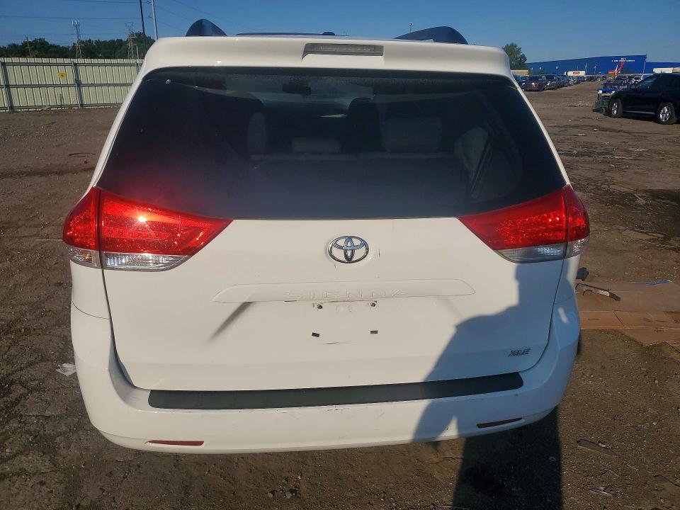 Photo 6 from auction – 2011 TOYOTA SIENNA with VIN 5TDYK3DC3BS114433