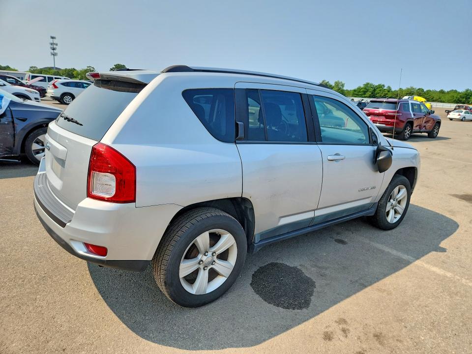 Photo 3 from auction – 2011 JEEP COMPASS with VIN 1J4NT1FB6BD241062