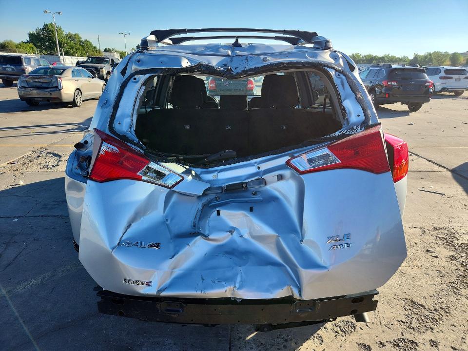 Photo 6 from auction – 2015 TOYOTA RAV4 with VIN JTMRFREV1FD159853
