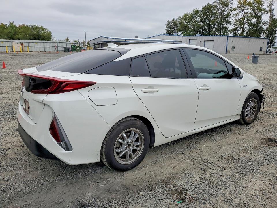 Photo 3 from auction – 2017 TOYOTA PRIUS PRIME with VIN JTDKARFP4H3008255