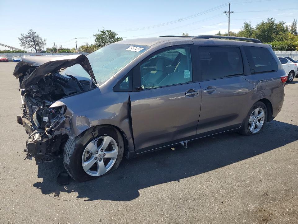 2015 TOYOTA SIENNA - Търг №64301096