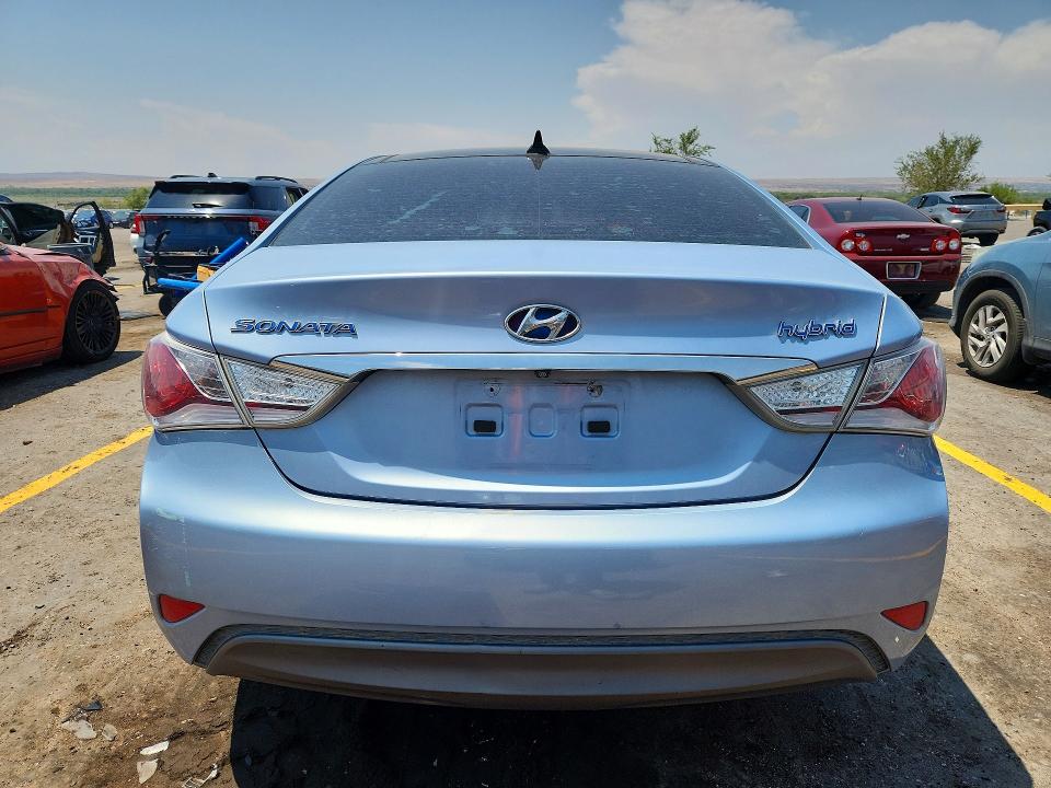 Photo 6 from auction – 2011 HYUNDAI SONATA with VIN KMHEC4A48BA016929