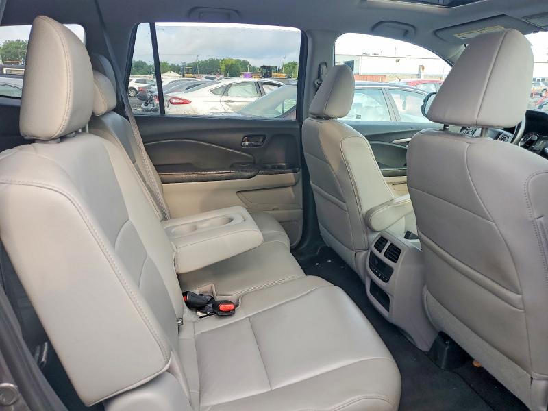 Photo 11 from auction – 2017 HONDA PILOT with VIN 5FNYF6H62HB070755