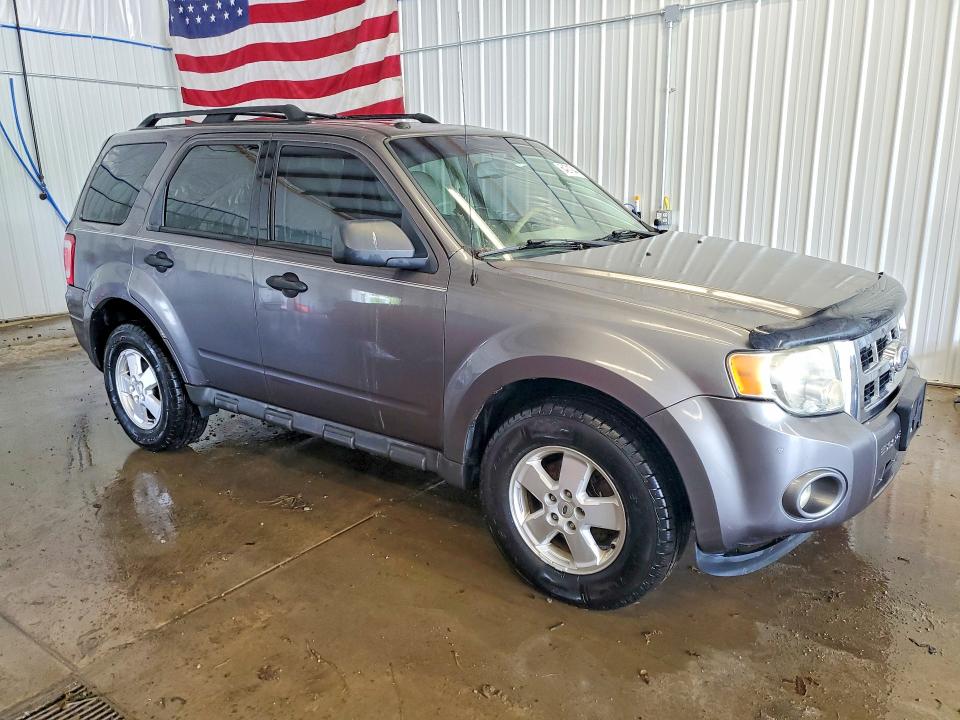 Photo 4 from auction – 2011 FORD ESCAPE with VIN 1FMCU0DG1BKB30087