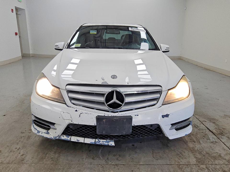 Photo 5 from auction – 2013 MERCEDES-BENZ C with VIN WDDGF8AB4DR297485