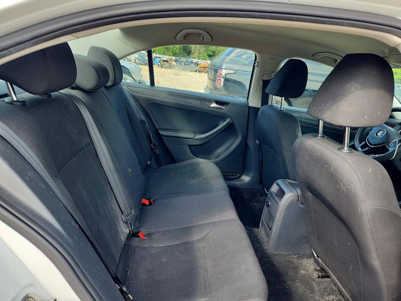 Photo 10 from auction – 2015 VOLKSWAGEN JETTA with VIN 3VW2K7AJ6FM344339