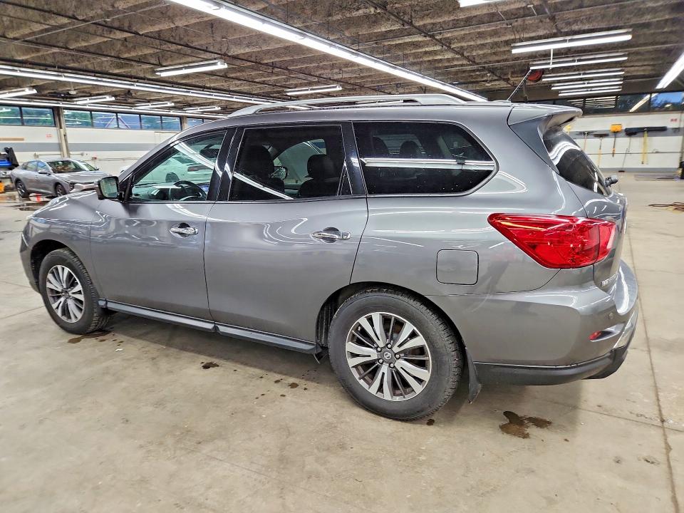 Photo 2 from auction – 2017 NISSAN PATHFINDER with VIN 5N1DR2MM0HC689026