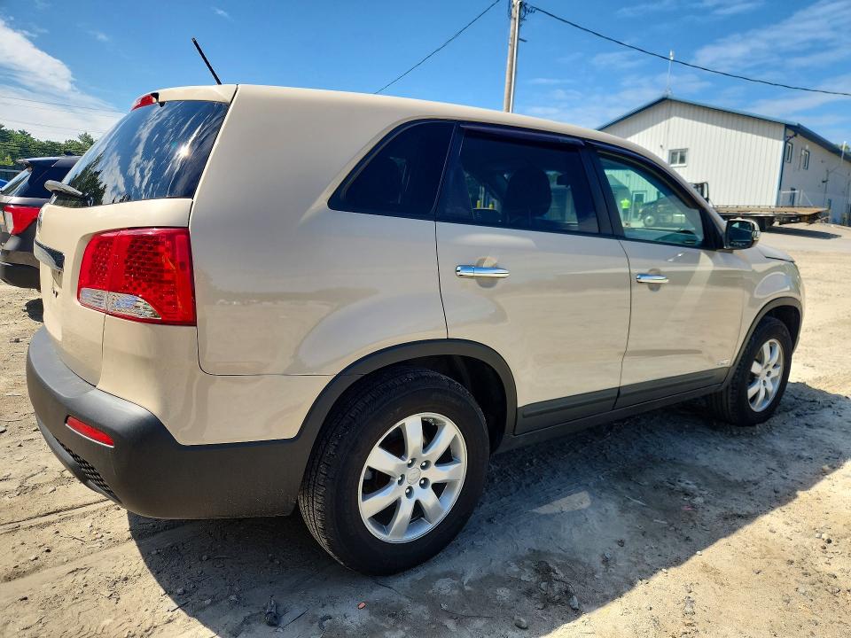 Photo 3 from auction – 2011 KIA SORENTO with VIN 5XYKTCA16BG096643
