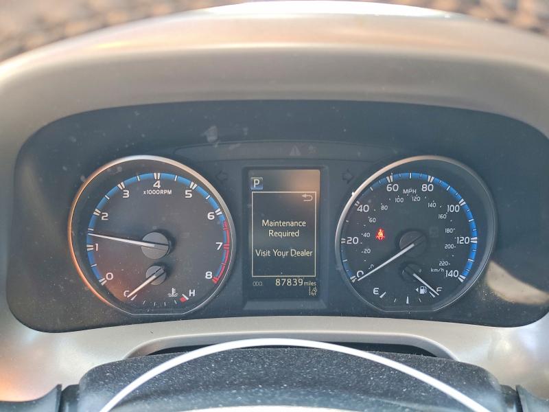 Photo 9 from auction – 2018 TOYOTA RAV4 with VIN 2T3RFREV2JW756960