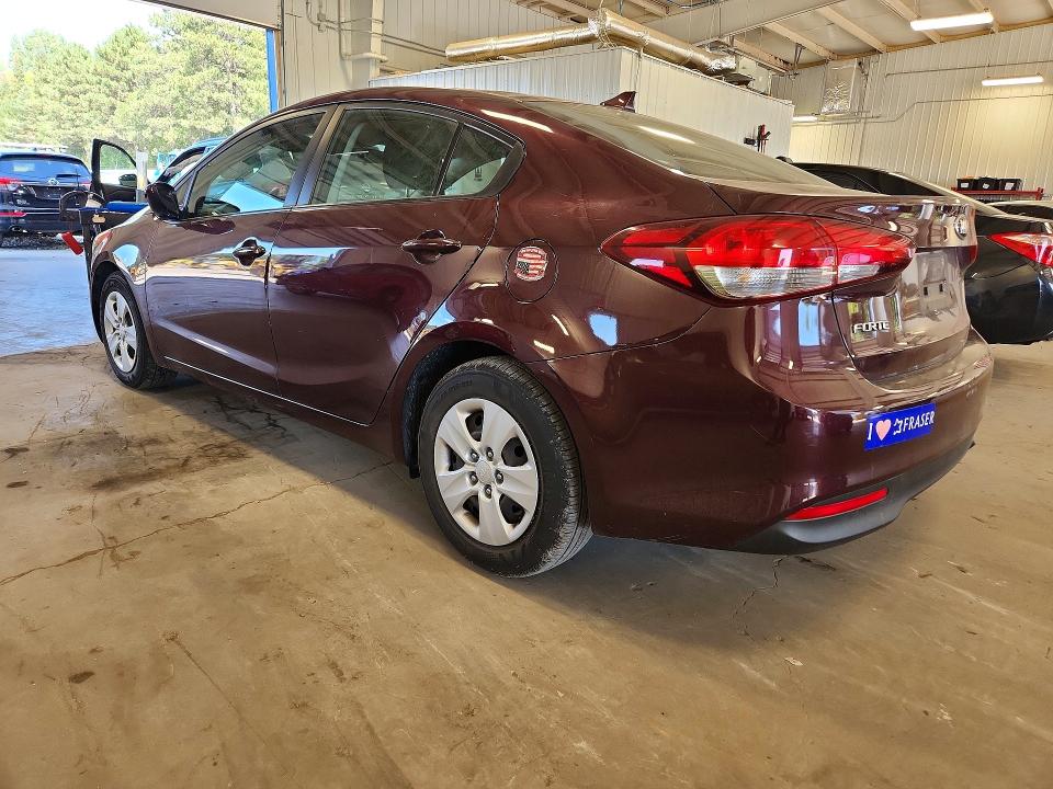 Photo 2 from auction – 2017 KIA FORTE with VIN 3KPFK4A7XHE121239