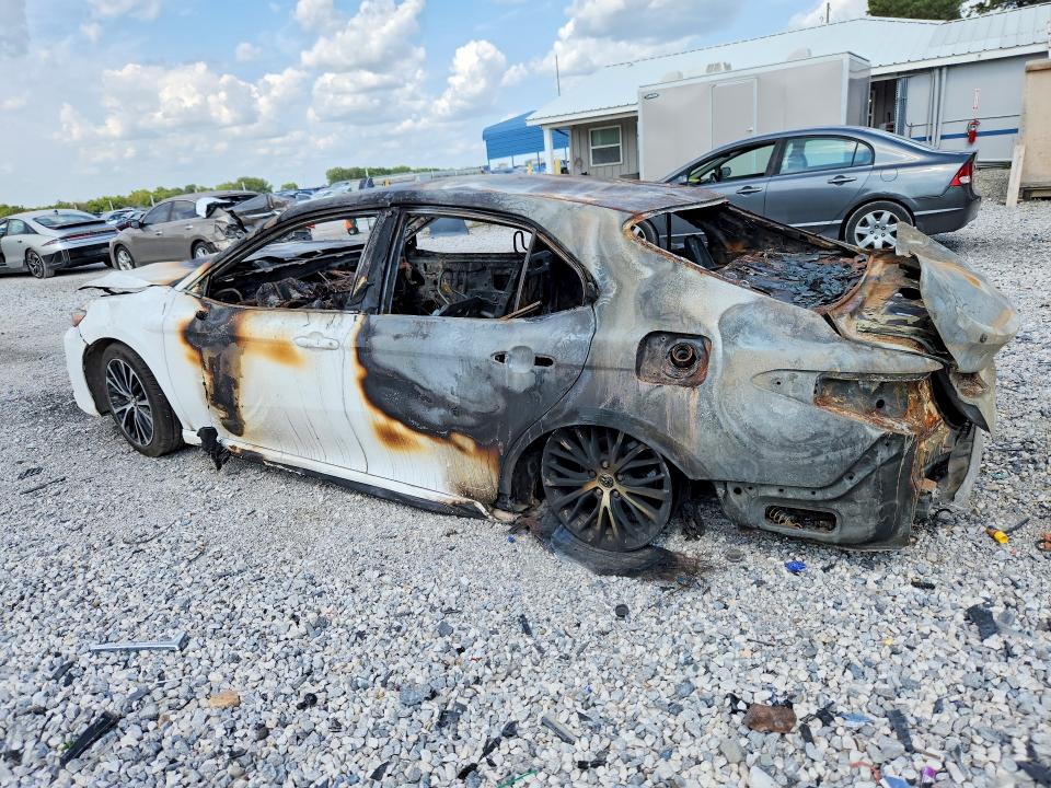Photo 2 from auction – 2020 TOYOTA CAMRY with VIN 4T1G11AK7LU316070