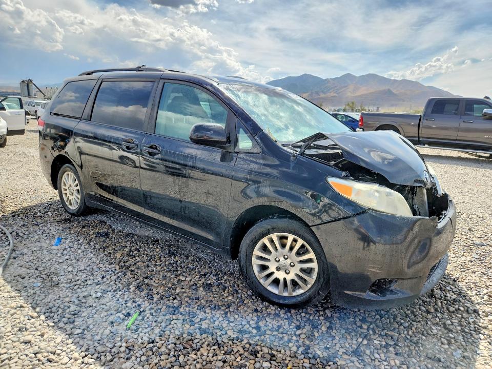 Photo 4 from auction – 2011 TOYOTA SIENNA with VIN 5TDJK3DC2BS001123