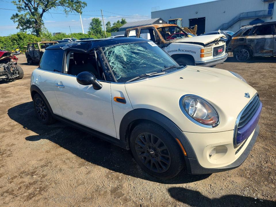 Photo 4 from auction – 2016 MINI COOPER with VIN WMWXP5C54G2D13999