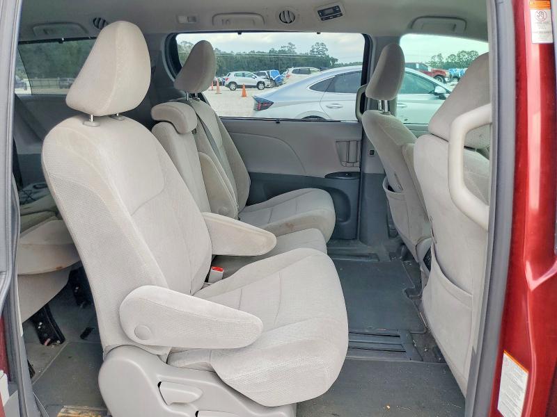Photo 11 from auction – 2018 TOYOTA SIENNA with VIN 5TDKZ3DC4JS905764