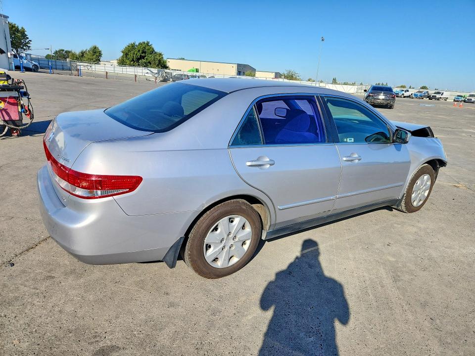 Photo 3 from auction – 2004 HONDA ACCORD with VIN JHMCM56434C026393