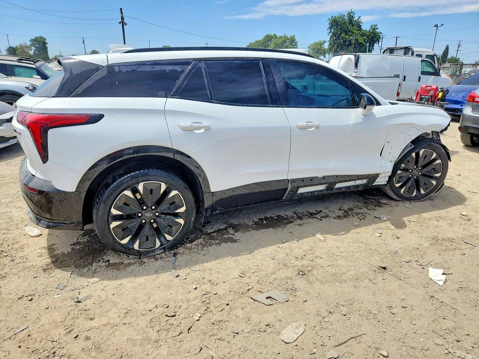Photo 3 from auction – 2024 CHEVROLET BLAZER with VIN 3GNKDCRJ1RS204104