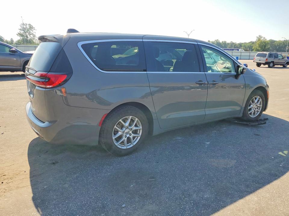 Photo 3 from auction – 2023 CHRYSLER PACIFICA with VIN 2C4RC1BG5PR553581