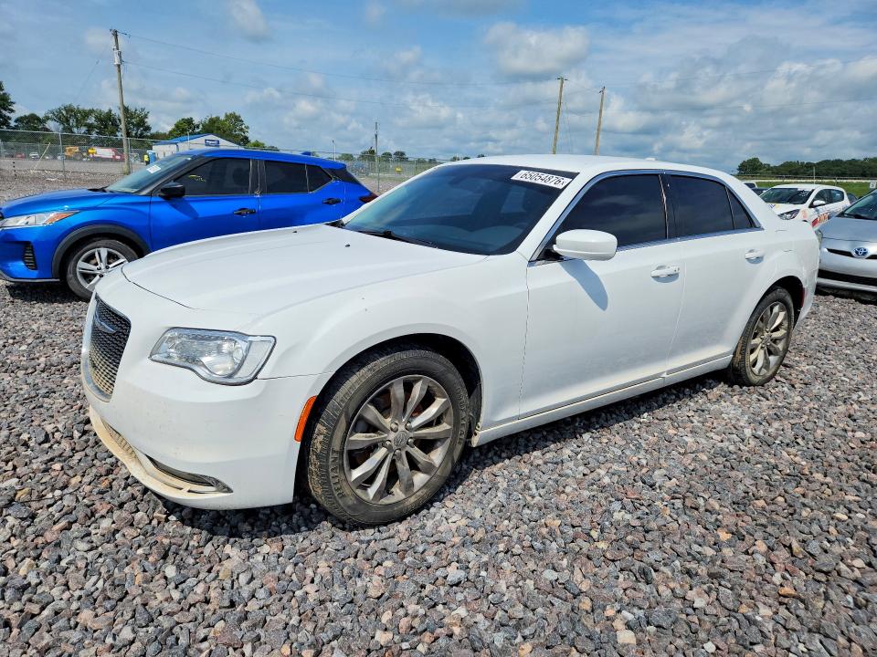 CHRYSLER 300 2015 with VIN 2C3CCARGXFH736642 - Photo from auction