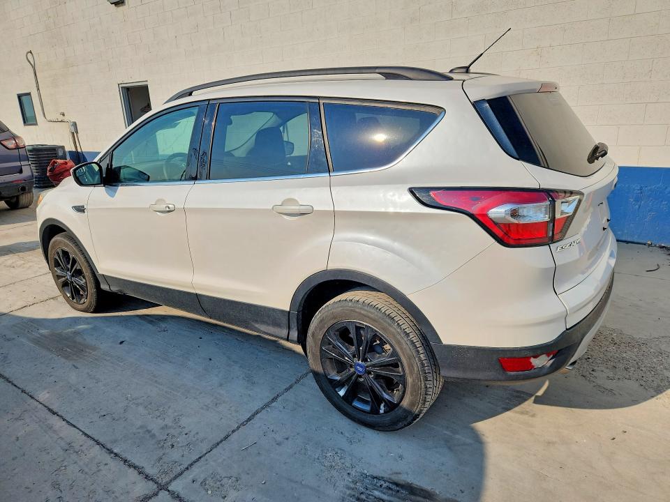Photo 2 from auction – 2018 FORD ESCAPE with VIN 1FMCU9GD7JUB38526