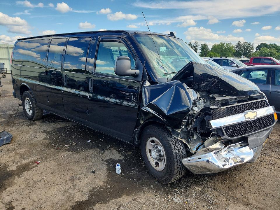 Photo 4 from auction – 2018 CHEVROLET EXPRESS G3500 with VIN 1GAZGPFG8J1261963