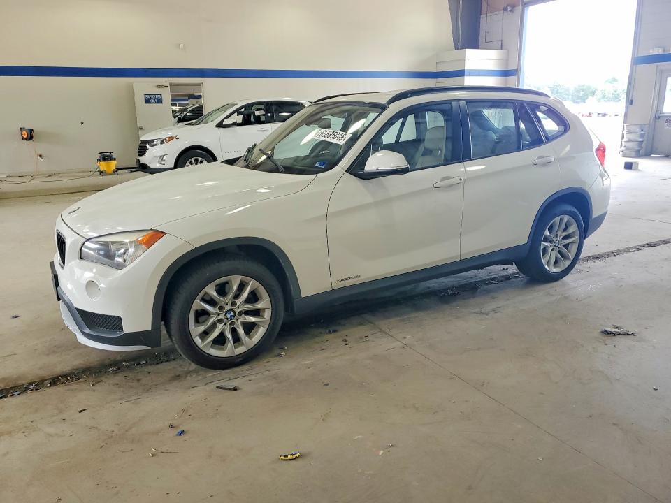 BMW X1 2015 with VIN WBAVL1C54FVY40446 - Photo from auction