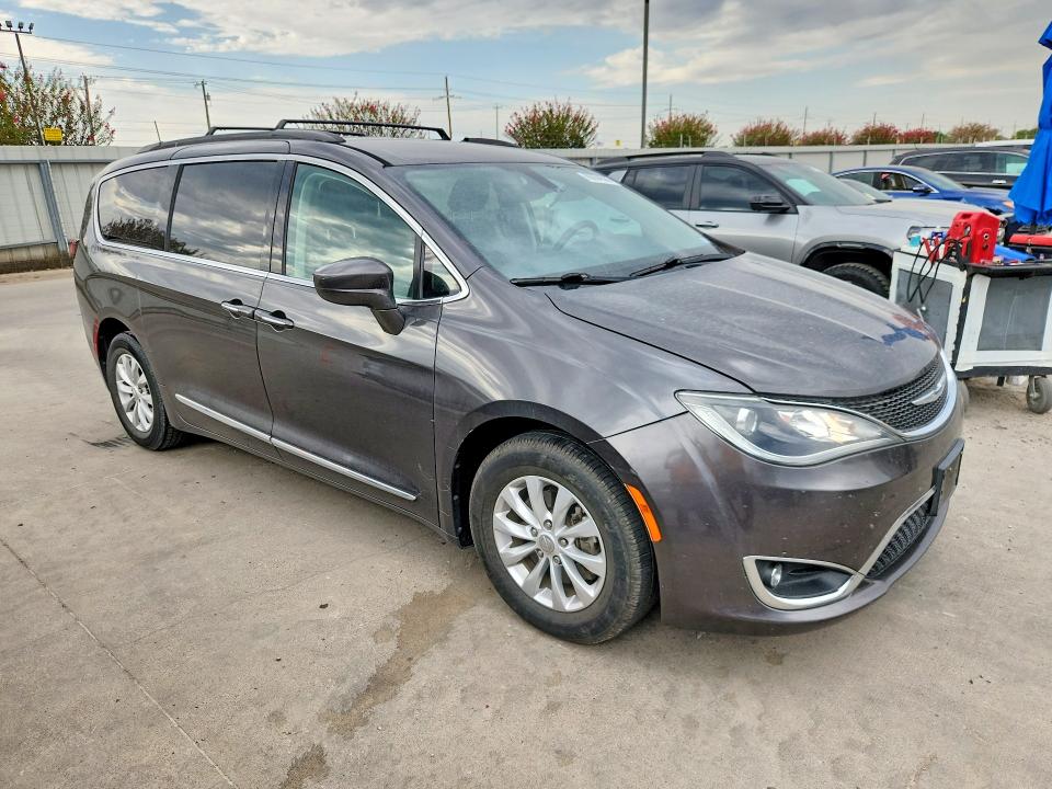 Photo 4 from auction – 2017 CHRYSLER PACIFICA with VIN 2C4RC1BG4HR503739