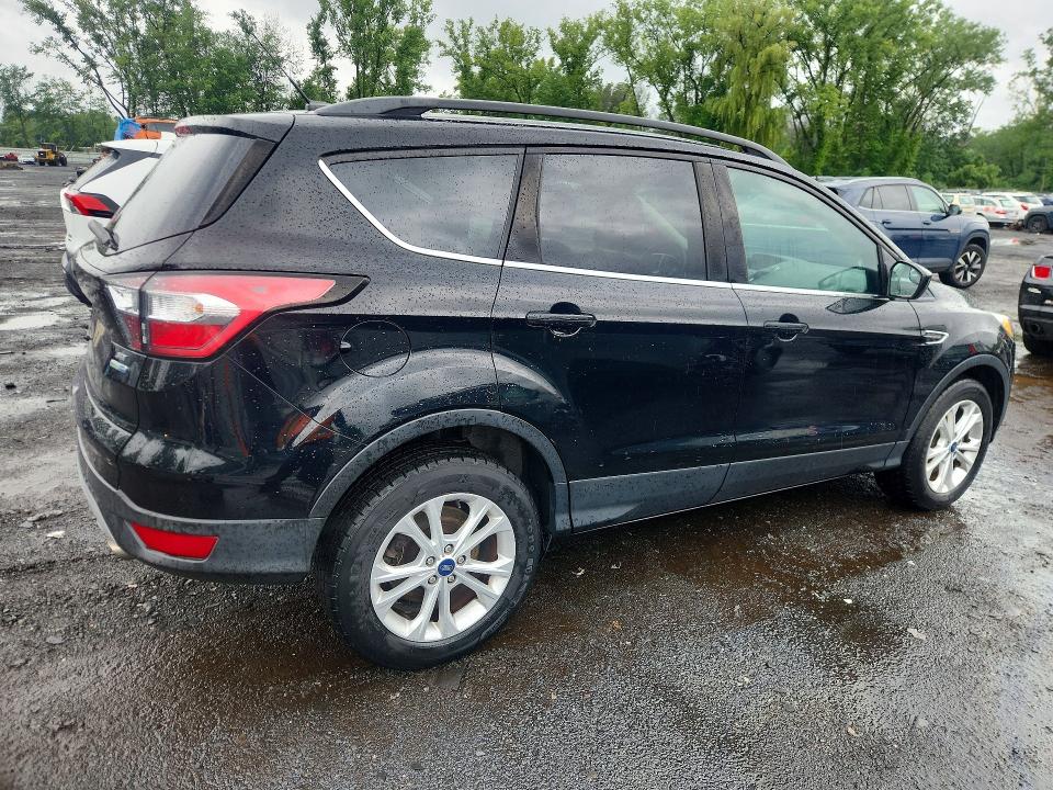 Photo 3 from auction – 2018 FORD ESCAPE with VIN 1FMCU9GDXJUB17136
