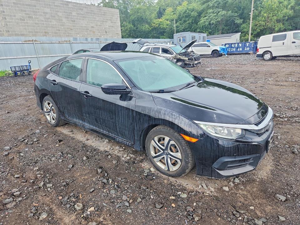 Photo 4 from auction – 2018 HONDA CIVIC with VIN 2HGFC2F57JH585755