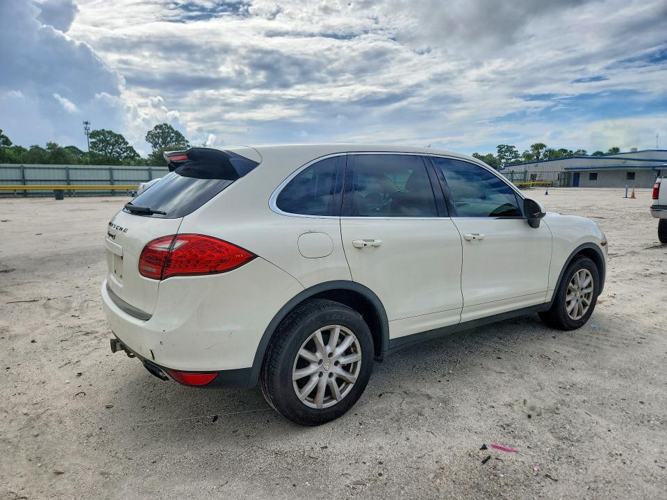 Photo 3 from auction – 2011 PORSCHE CAYENNE with VIN WP1AB2A20BLA47586