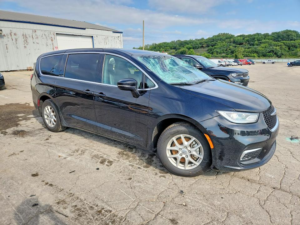 Photo 4 from auction – 2025 CHRYSLER PACIFICA with VIN 2C4RC1BGXSR506829