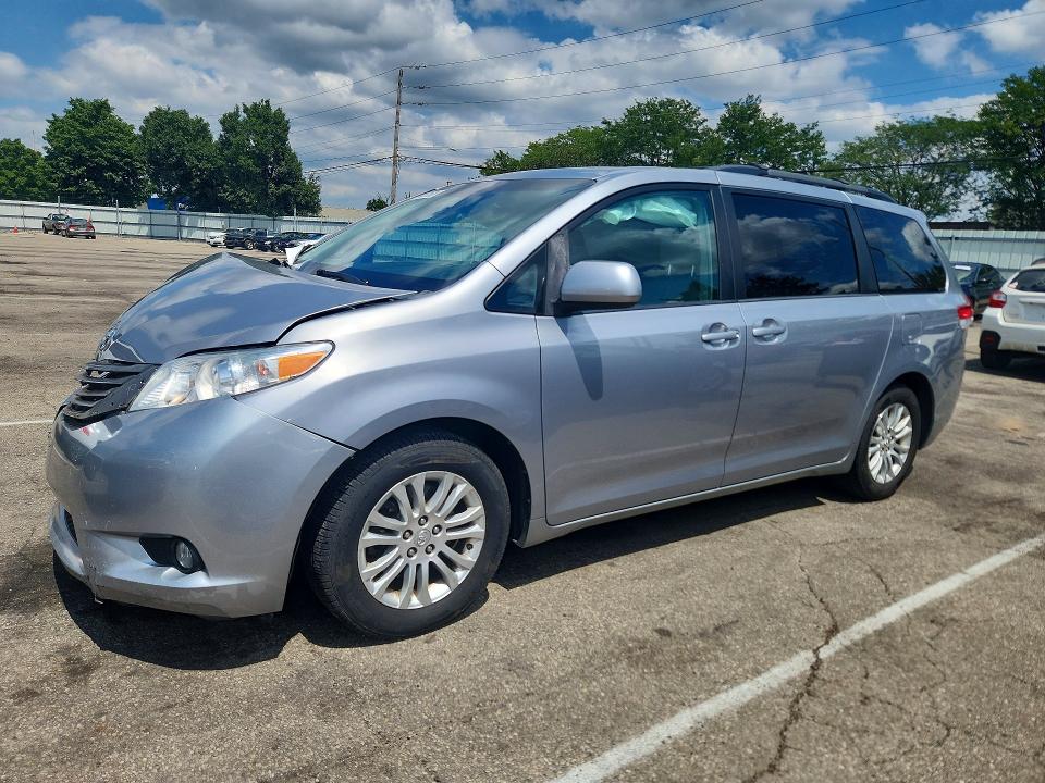 TOYOTA SIENNA 2011 with VIN 5TDYK3DC1BS088897 - Photo from auction