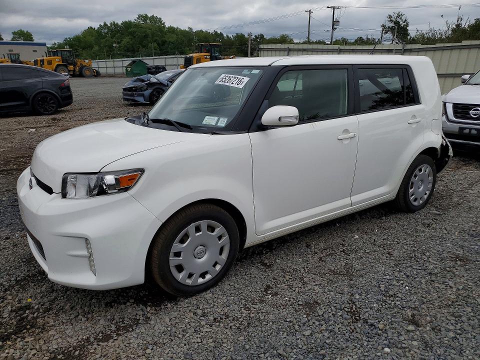 SCION XB 2014 with VIN JTLZE4FE2EJ058670 - Photo from auction
