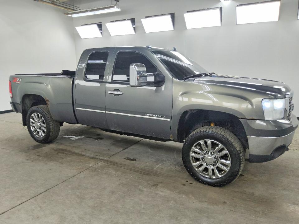 Photo 4 from auction – 2011 GMC SIERRA with VIN 1GT220C82BZ301923