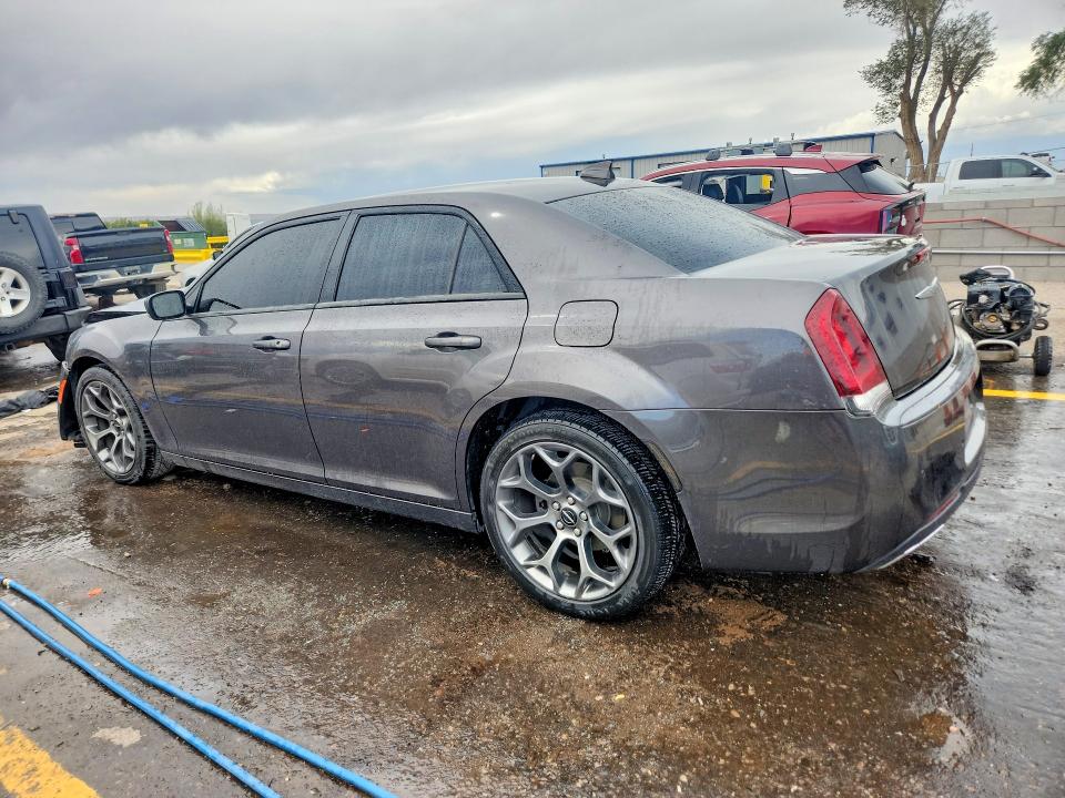 Фото 2 с аукциона – 2018 CHRYSLER 300 с VIN 2C3CCABG0JH203900