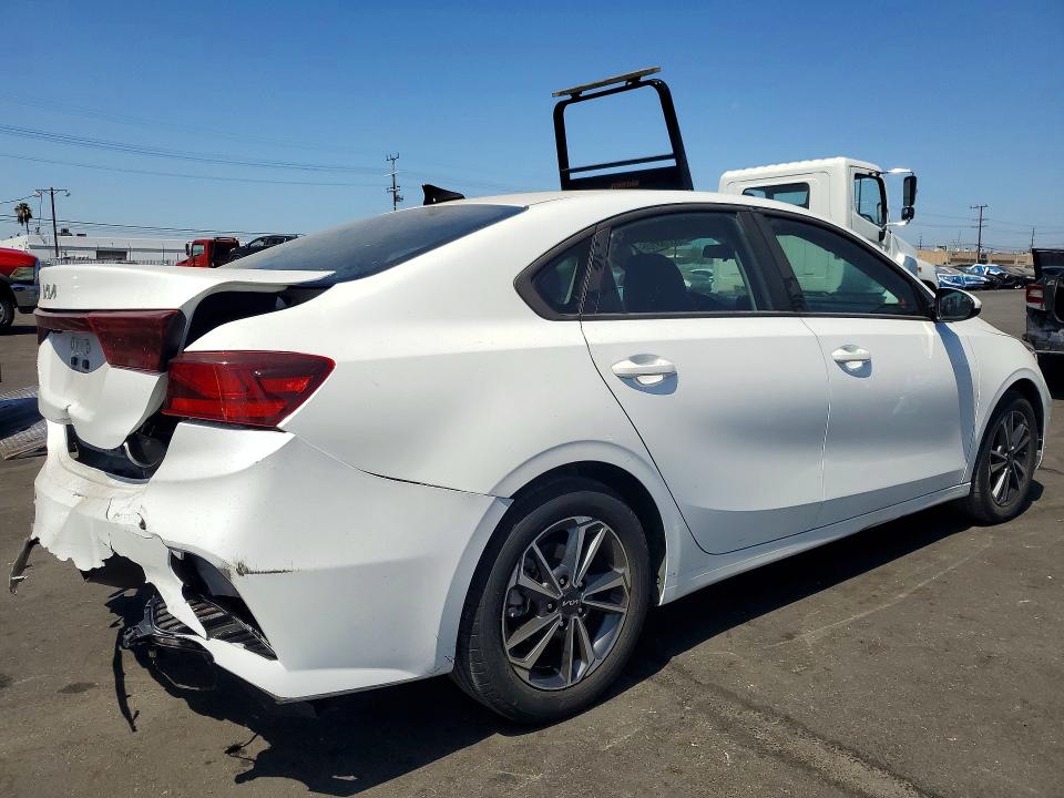 Photo 3 from auction – 2023 KIA FORTE with VIN 3KPF24AD5PE560725