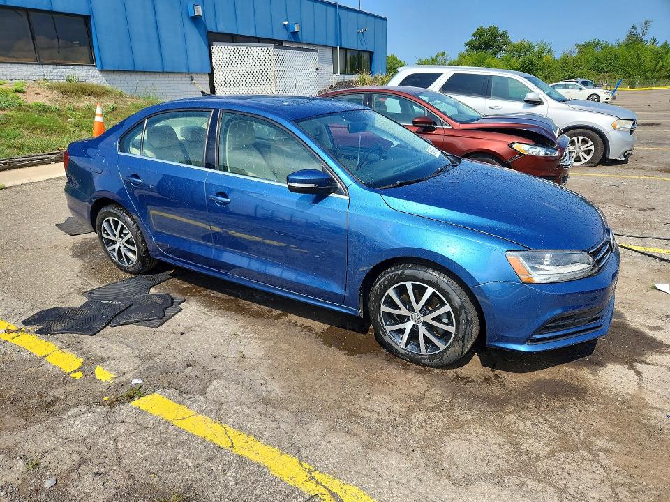 Photo 4 from auction – 2017 VOLKSWAGEN JETTA with VIN 3VWDB7AJ6HM383699