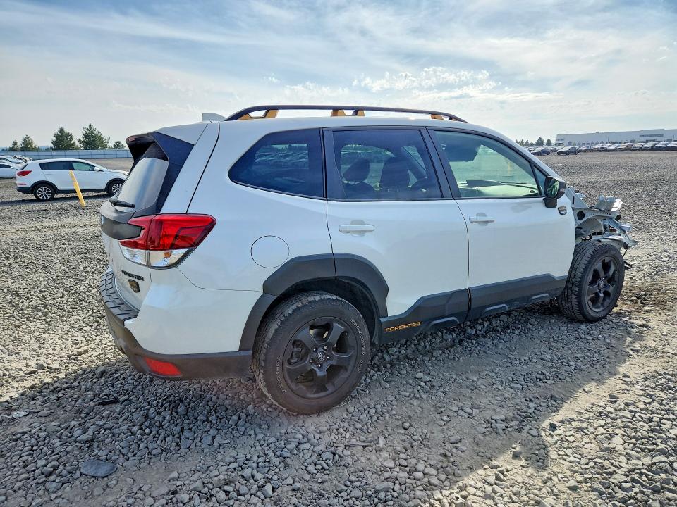 Photo 3 from auction – 2022 SUBARU FORESTER with VIN JF2SKAMC1NH415853