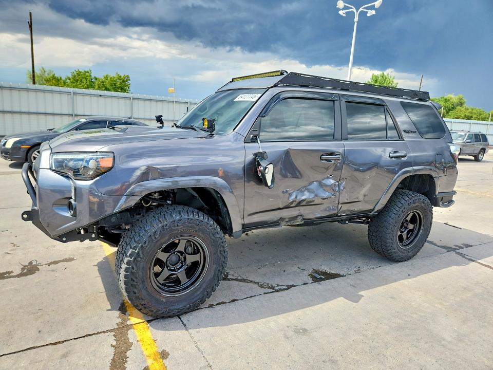 TOYOTA 4RUNNER 2020 with VIN JTEBU5JR0L5751237 - Photo from auction