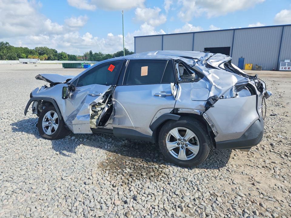 Photo 2 from auction – 2021 TOYOTA RAV4 with VIN 2T3W1RFV2MC164366