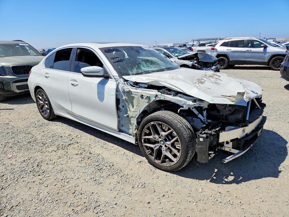 Photo 4 from auction – 2025 BMW 330I with VIN 3MW69CW06S8F09797