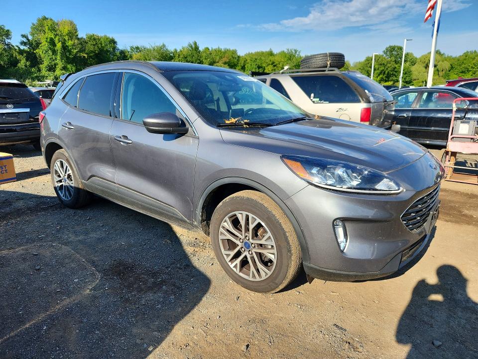 Photo 4 from auction – 2022 FORD ESCAPE with VIN 1FMCU9H62NUB04855