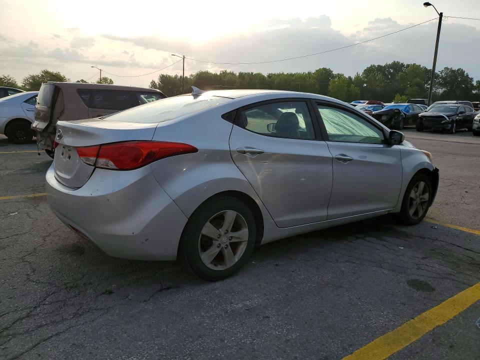 Photo 3 from auction – 2013 HYUNDAI ELANTRA with VIN KMHDH4AE6DU846333