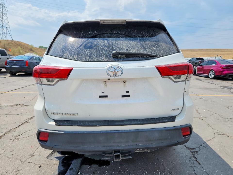 Photo 6 from auction – 2018 TOYOTA HIGHLANDER with VIN 5TDBZRFH8JS800494