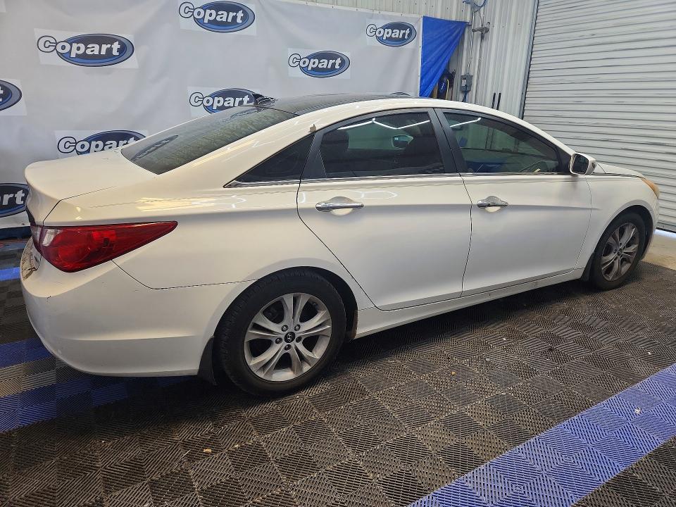 Photo 3 from auction – 2013 HYUNDAI SONATA with VIN 5NPEC4AC1DH652230