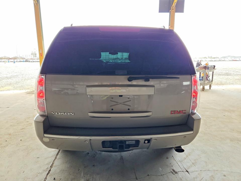 Photo 6 from auction – 2008 GMC YUKON with VIN 1GKFK63858J236128