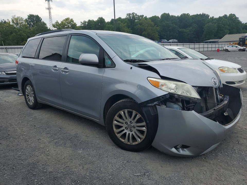 Photo 4 from auction – 2011 TOYOTA SIENNA with VIN 5TDYK3DC4BS172776