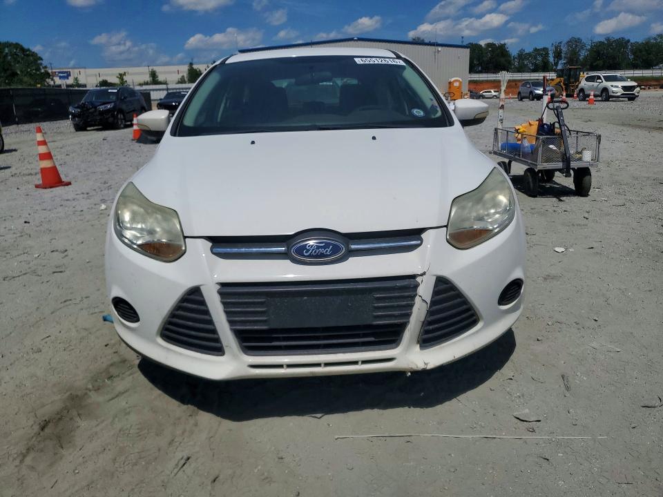 Снимка 5 от търг – 2014 FORD FOCUS с VIN 1FADP3K24EL152923