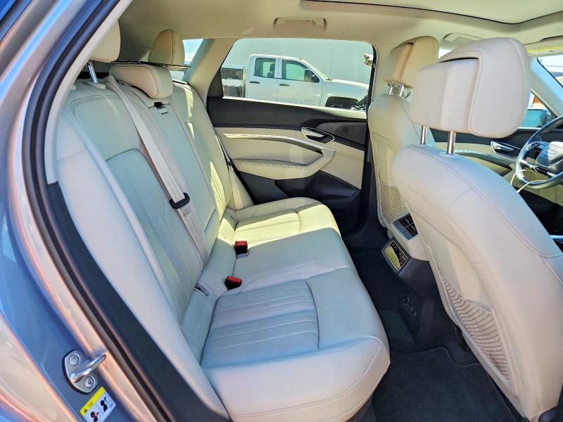 Фото 11 с аукциона – 2022 AUDI E-TRON с VIN WA1AAAGE6NB019330