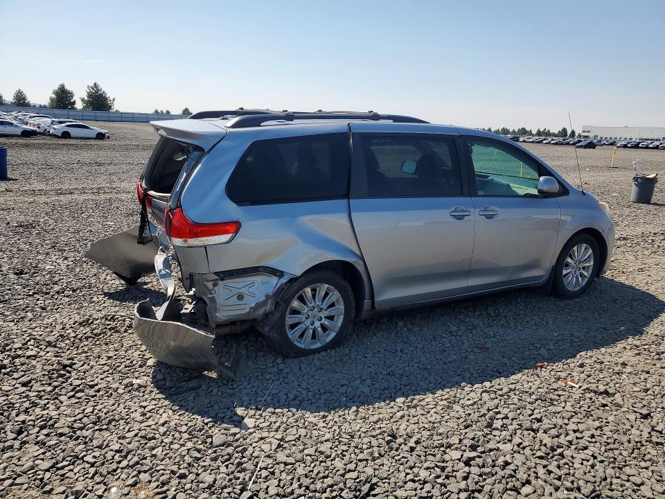Foto 3 de la subasta – 2012 TOYOTA SIENNA con VIN 5TDJK3DC4CS041477
