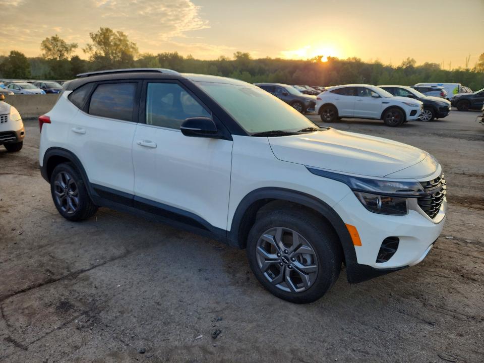Foto 4 de la subasta – 2024 KIA SELTOS con VIN KNDEUCAA3R7552129